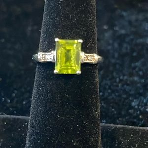 Peridot Ring with Diamonds 1.74 Carat (ctw) in 14K White Gold